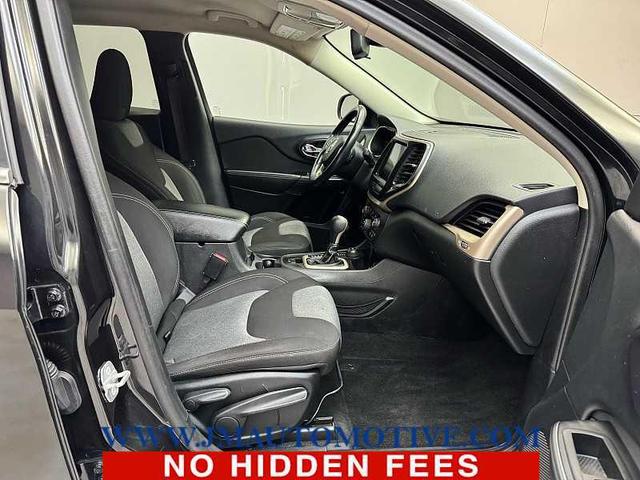 Photo of 2014 Brilliant Black Crystal Pearlcoat Jeep Cherokee
