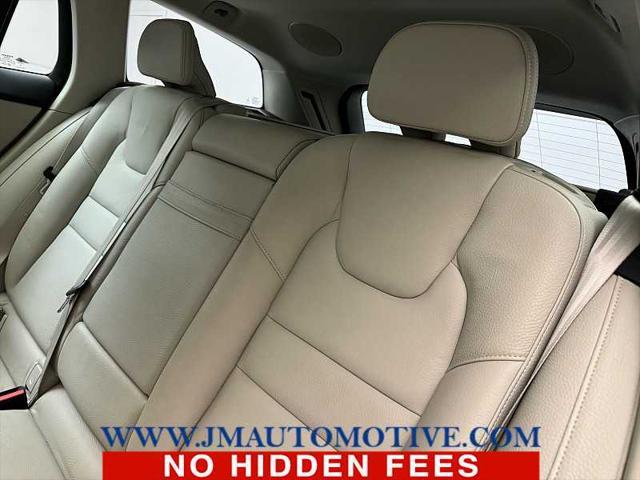 Photo of 2020 Crystal White Pearl Metallic Volvo V60