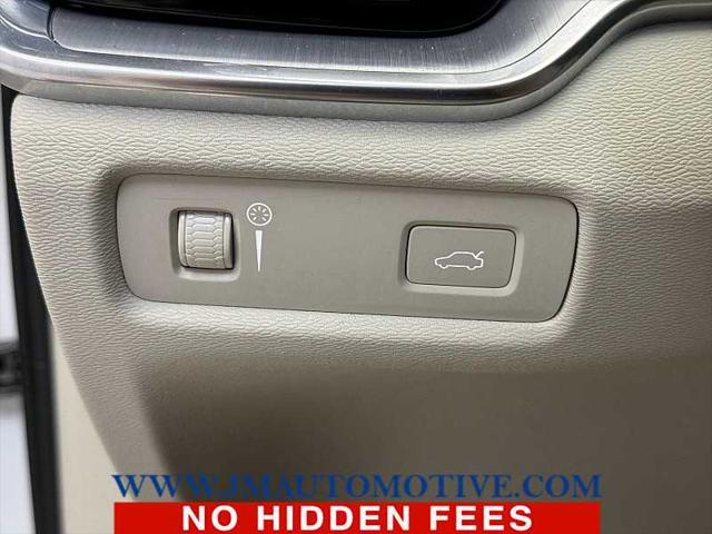 Photo of 2020 Crystal White Pearl Metallic Volvo V60