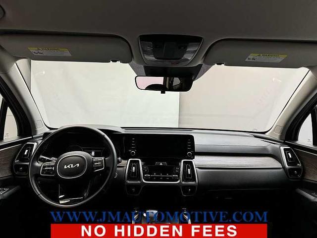 Photo of 2022 Wolf Gray Kia Sorento