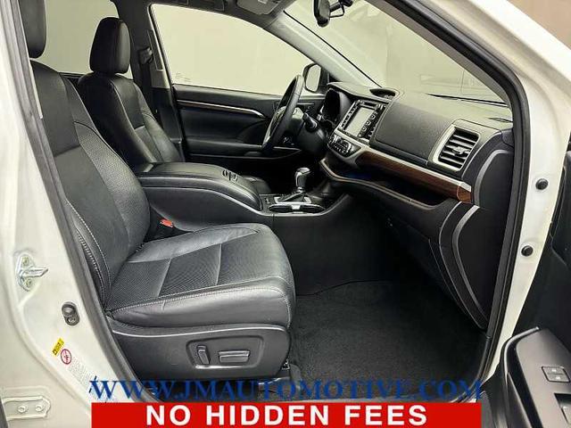 Photo of 2016 Blizzard Pearl Toyota Highlander