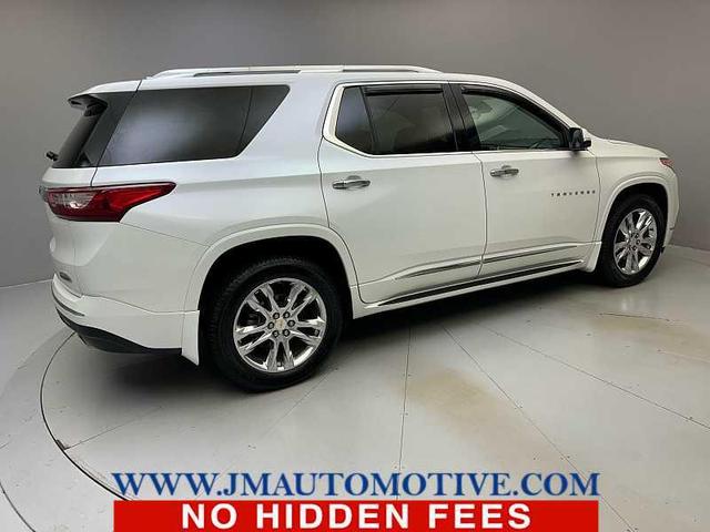 Photo of 2021 Iridescent Pearl Tricoat Chevrolet Traverse