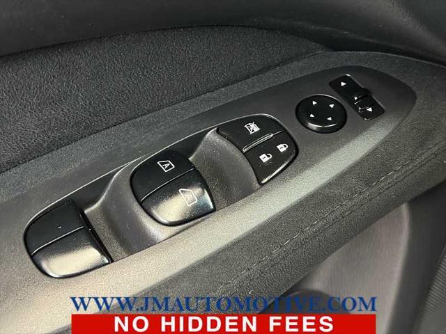 Photo of 2014 Brilliant Silver Nissan Pathfinder