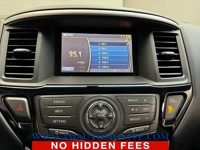 Photo of 2014 Brilliant Silver Nissan Pathfinder