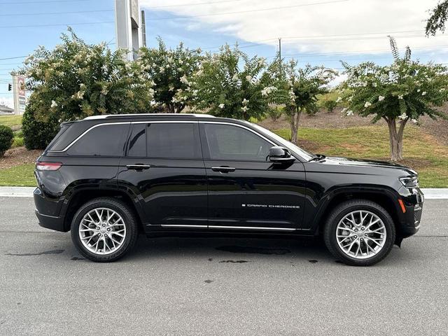 Photo of 2023 Diamond Black Jeep Grand Cherokee
