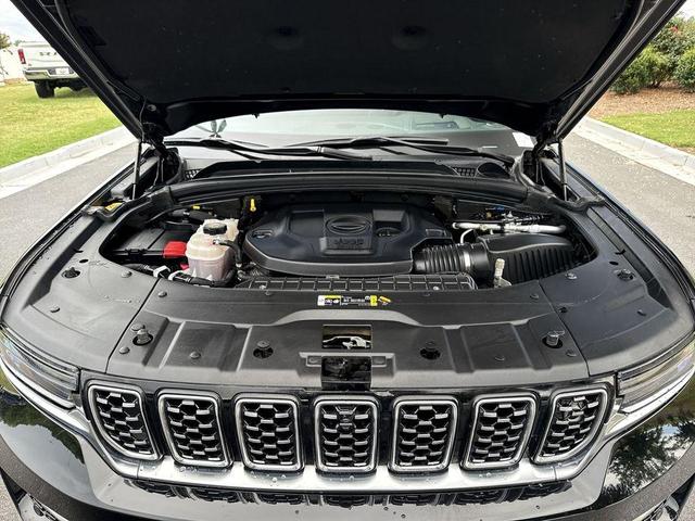 Photo of 2023 Diamond Black Jeep Grand Cherokee