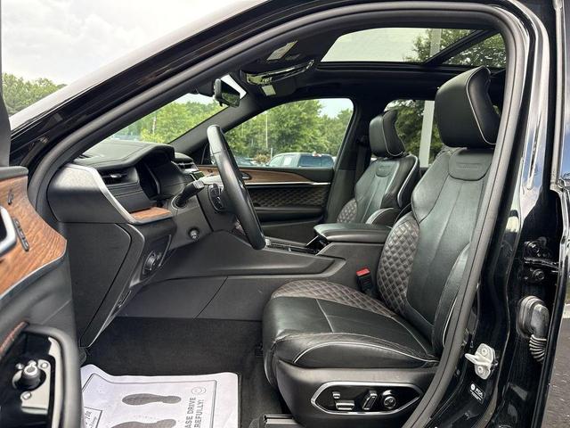 Photo of 2023 Diamond Black Jeep Grand Cherokee