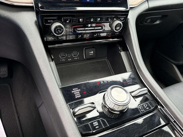 Photo of 2023 Diamond Black Jeep Grand Cherokee
