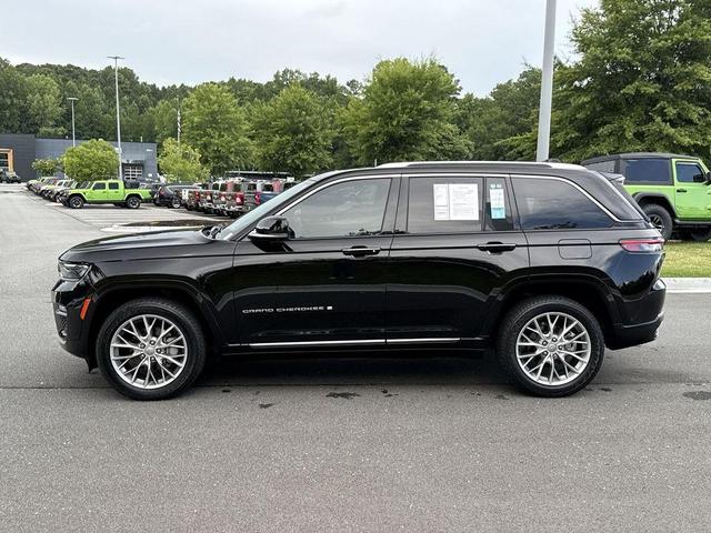 Photo of 2023 Diamond Black Jeep Grand Cherokee