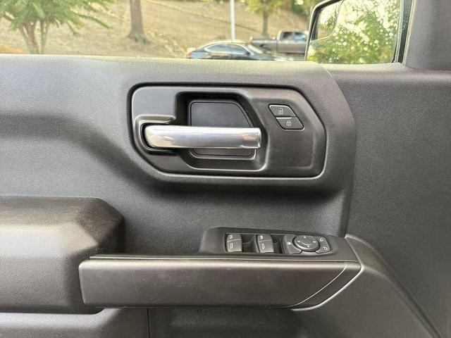 Photo of 2022 Silver Ice Metallic Chevrolet Silverado 1500