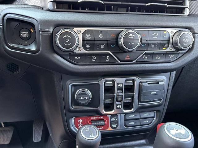 Photo of 2025 Black Clearcoat Jeep Wrangler