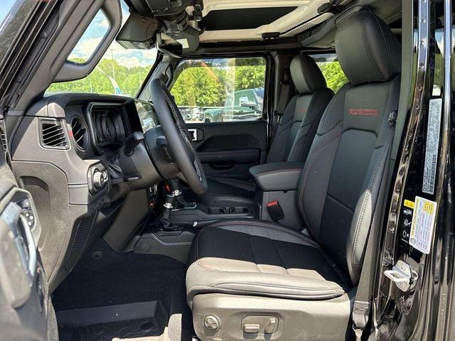Photo of 2025 Black Clearcoat Jeep Wrangler