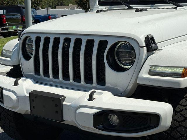 Photo of 2021 Bright White Clearcoat Jeep Gladiator