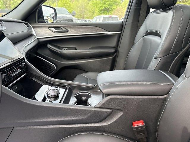 Photo of 2025 Velvet Red Pearlcoat Jeep Grand Cherokee