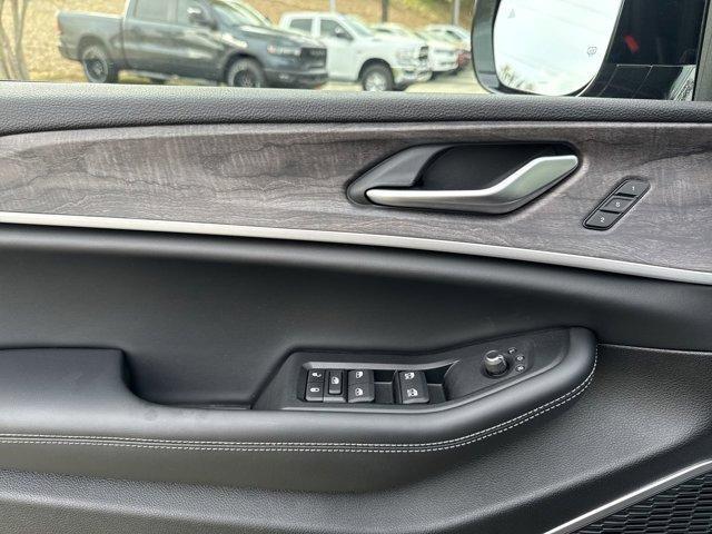 Photo of 2025 Velvet Red Pearlcoat Jeep Grand Cherokee