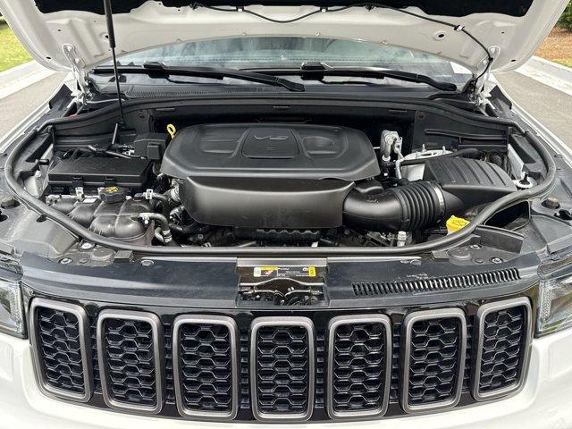 Photo of 2021 Bright White Clearcoat Jeep Grand Cherokee