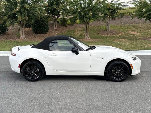 Photo of 2019 Arctic White Mazda MX-5 Miata