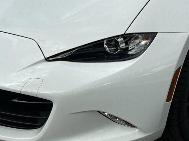 Photo of 2019 Arctic White Mazda MX-5 Miata