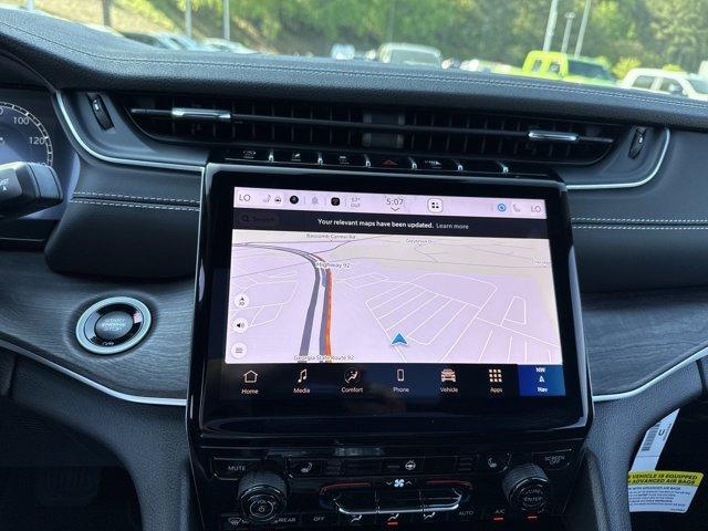 Photo of 2025 Silver Zynith Jeep Grand Cherokee