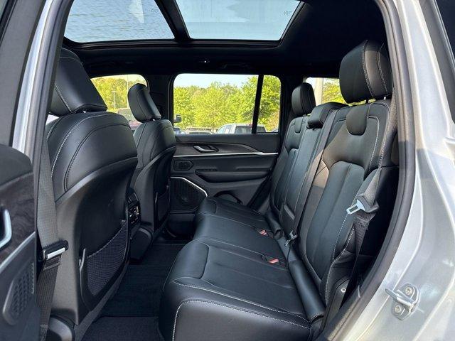 Photo of 2025 Silver Zynith Jeep Grand Cherokee