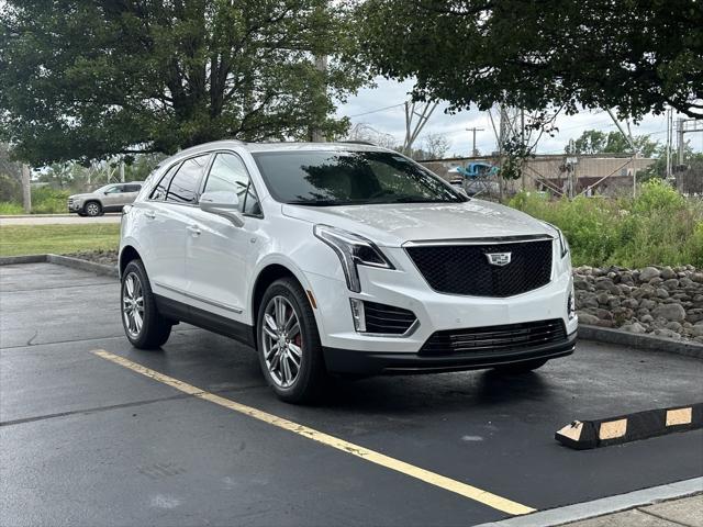 Photo of 2025 Crystal White Tricoat Cadillac XT5