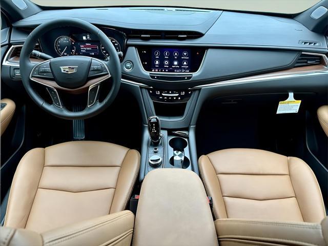 Photo of 2025 Crystal White Tricoat Cadillac XT5