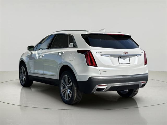 Photo of 2025 Crystal White Tricoat Cadillac XT5