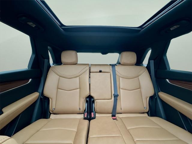 Photo of 2025 Crystal White Tricoat Cadillac XT5