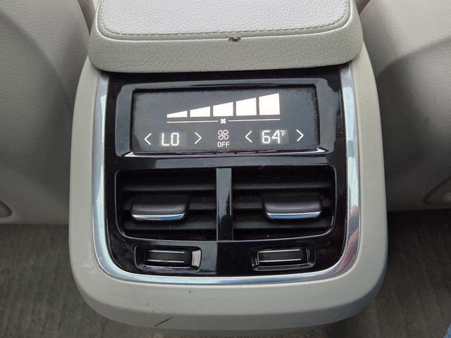 Photo of 2016 Magic Blue Metallic Volvo XC90