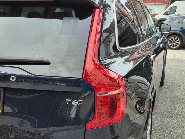 Photo of 2016 Magic Blue Metallic Volvo XC90