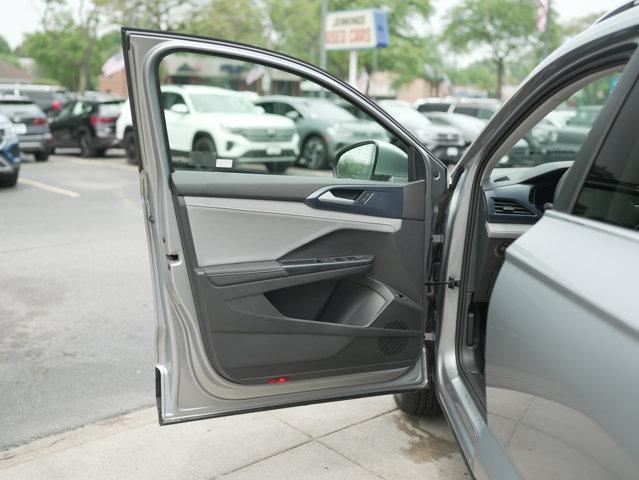 Photo of 2024 Pyrite Silver Metallic Volkswagen Taos