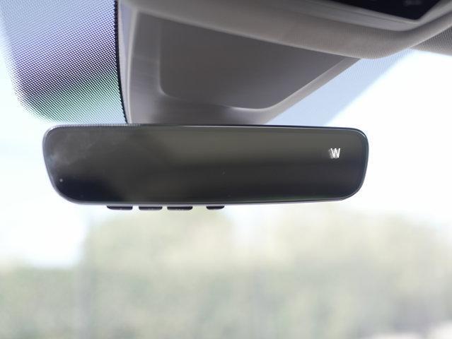 Photo of 2026 Opal White Pearl Volkswagen Atlas