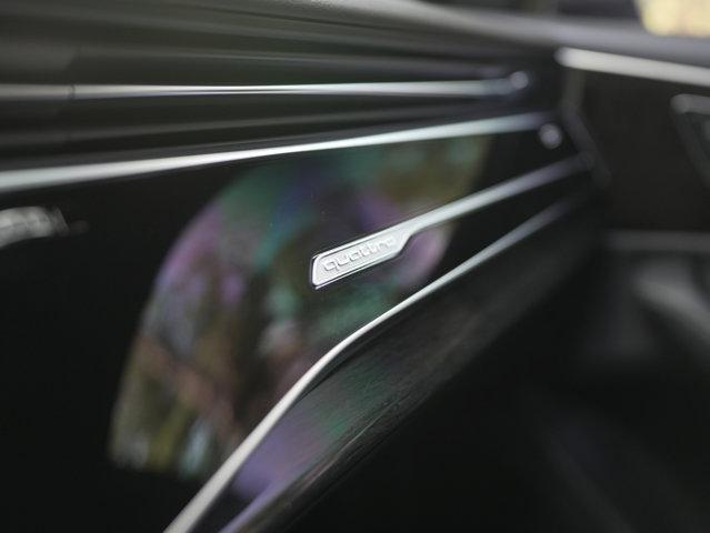 Photo of 2022 Florett Silver Metallic Audi Q8