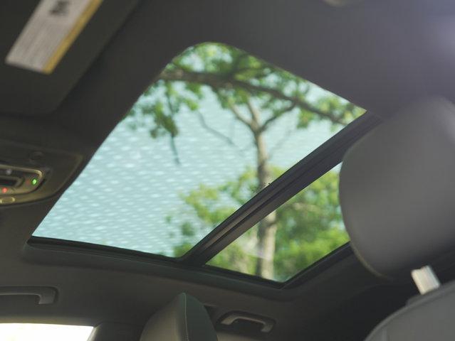 Photo of 2022 Florett Silver Metallic Audi Q8