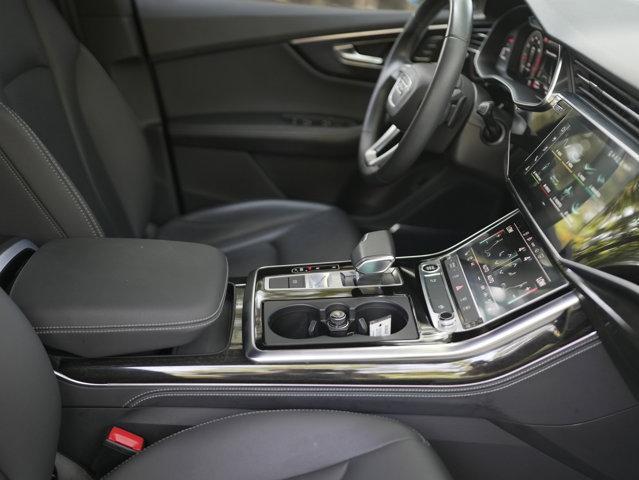Photo of 2022 Florett Silver Metallic Audi Q8