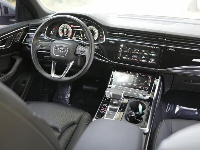 Photo of 2022 Florett Silver Metallic Audi Q8