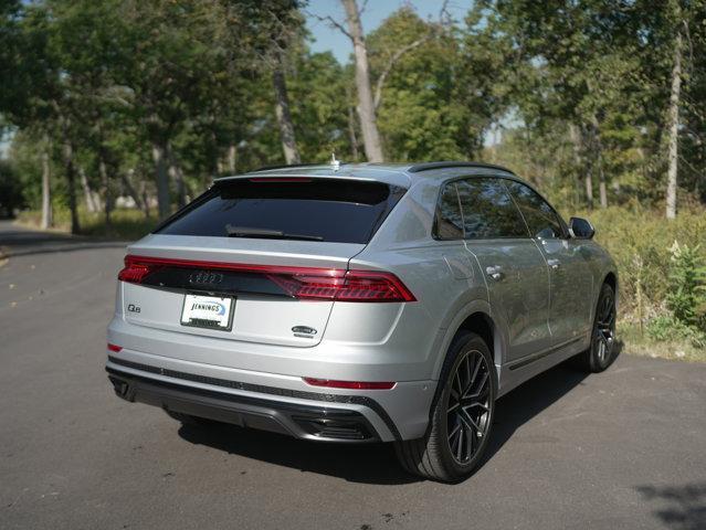 Photo of 2022 Florett Silver Metallic Audi Q8