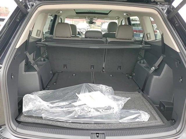 Photo of 2025 Deep Black Pearl Effect Volkswagen Atlas