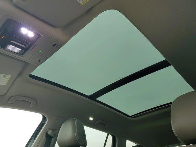 Photo of 2025 Deep Black Pearl Effect Volkswagen Atlas