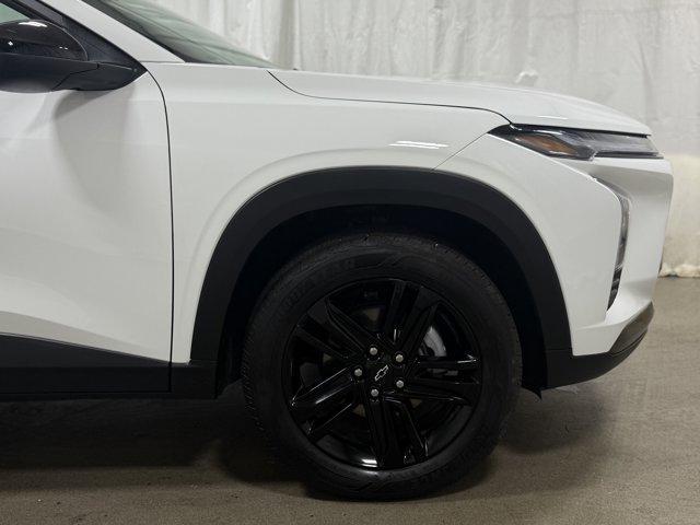 Photo of 2025 Summit White Chevrolet Trax