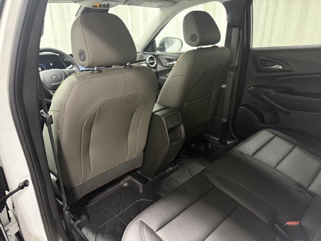 Photo of 2025 Summit White Chevrolet Trax