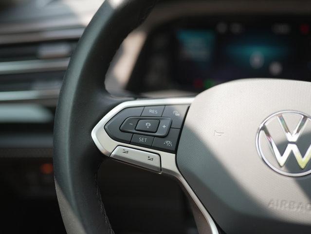 Photo of 2024 Deep Black Pearl Effect Volkswagen Atlas