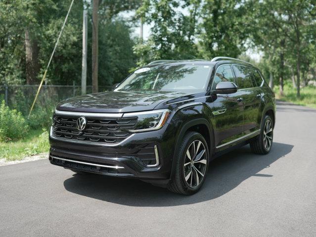 Photo of 2024 Deep Black Pearl Effect Volkswagen Atlas