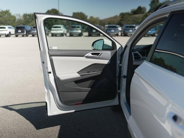 Photo of 2025 Pure White Volkswagen Taos