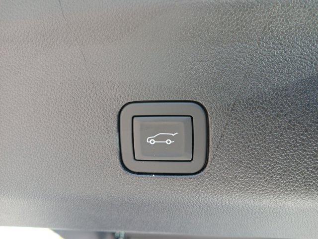 Photo of 2025 Iridescent Pearl Tricoat Chevrolet Suburban
