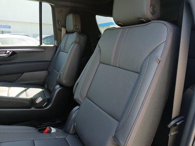 Photo of 2025 Iridescent Pearl Tricoat Chevrolet Suburban
