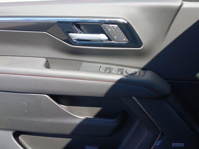 Photo of 2025 Iridescent Pearl Tricoat Chevrolet Suburban