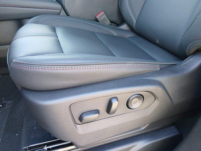 Photo of 2025 Iridescent Pearl Tricoat Chevrolet Suburban