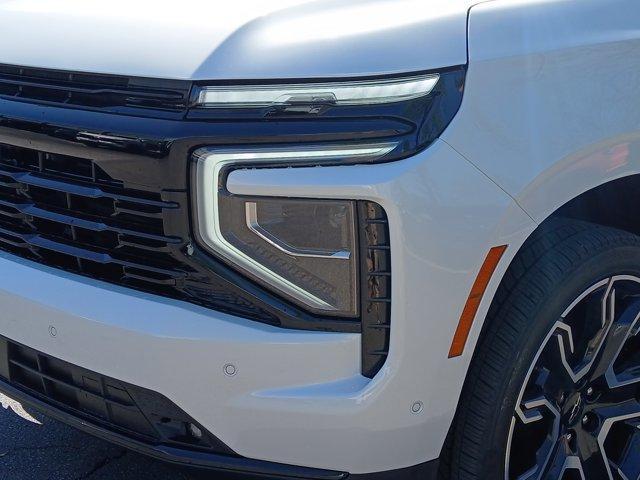 Photo of 2025 Iridescent Pearl Tricoat Chevrolet Suburban
