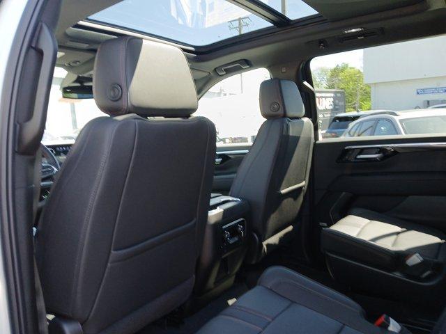 Photo of 2025 Iridescent Pearl Tricoat Chevrolet Suburban